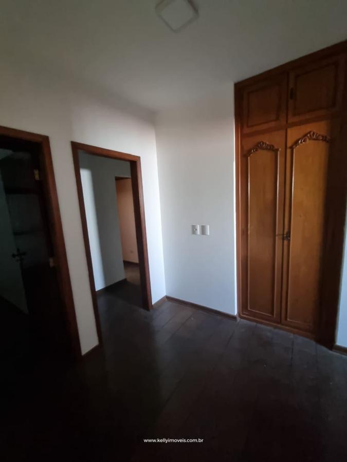 Casa para alugar com 4 quartos, 330m² - Foto 12