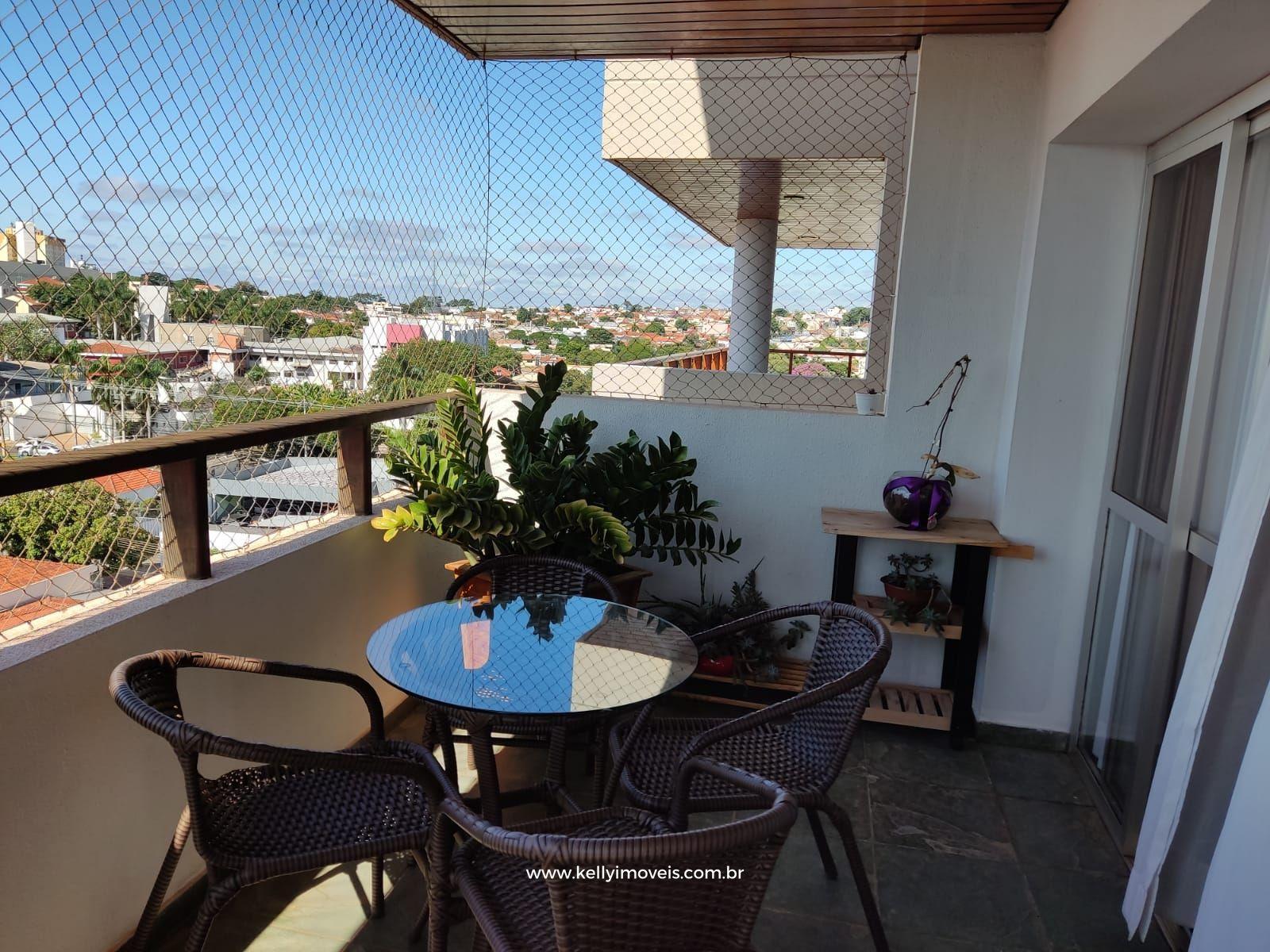Apartamento à venda com 3 quartos, 216m² - Foto 1