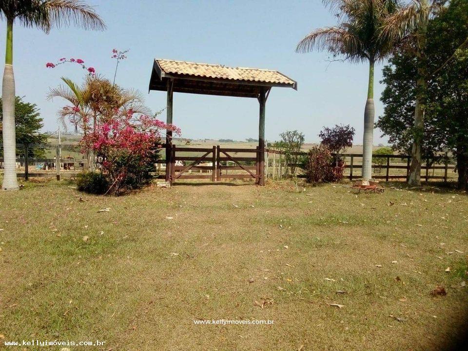 Chácara à venda com 2 quartos, 48400m² - Foto 1
