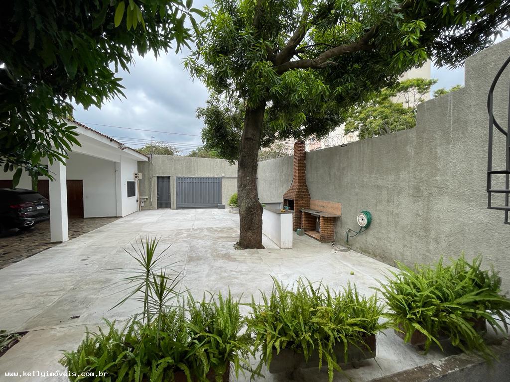 Casa para alugar com 4 quartos, 1042m² - Foto 1