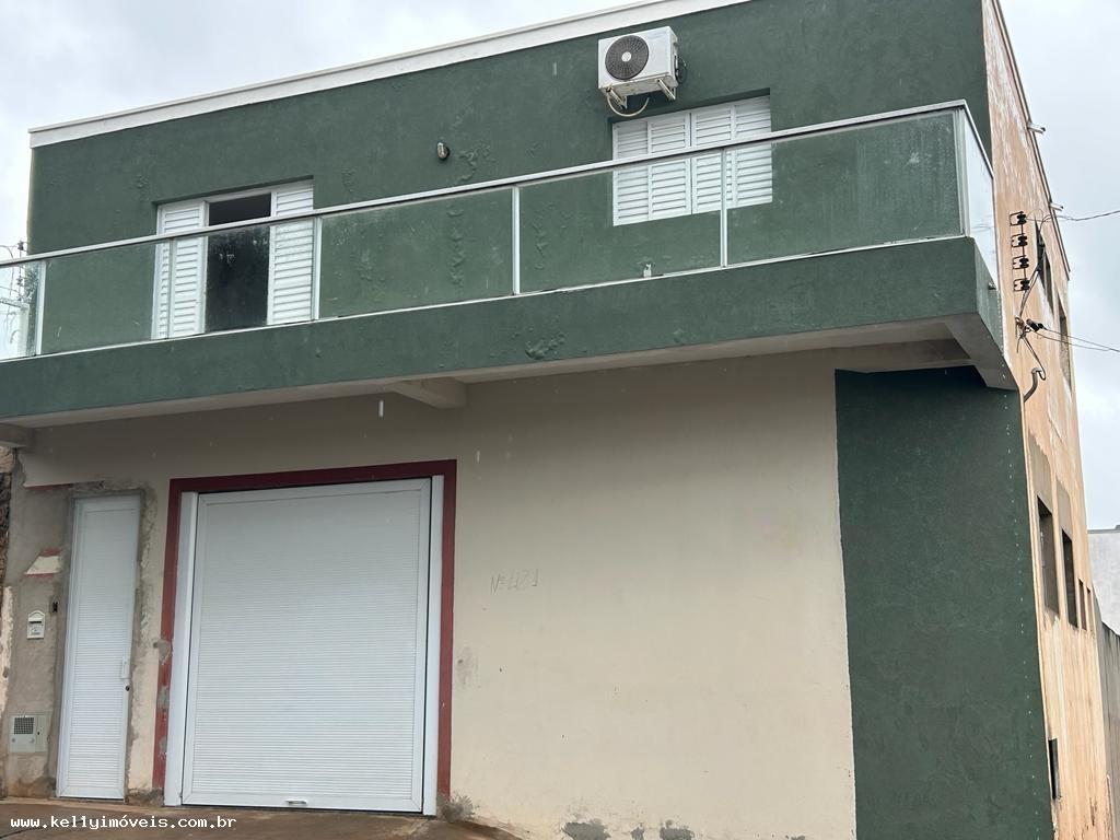 Casa à venda com 3 quartos, 250m² - Foto 1