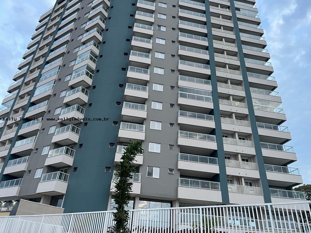 Apartamento à venda com 2 quartos, 81m² - Foto 2