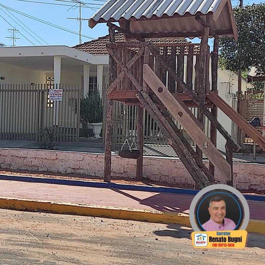 Casa à venda com 3 quartos, 210m² - Foto 2