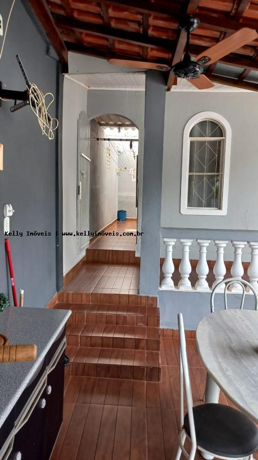 Casa à venda com 4 quartos, 162m² - Foto 4
