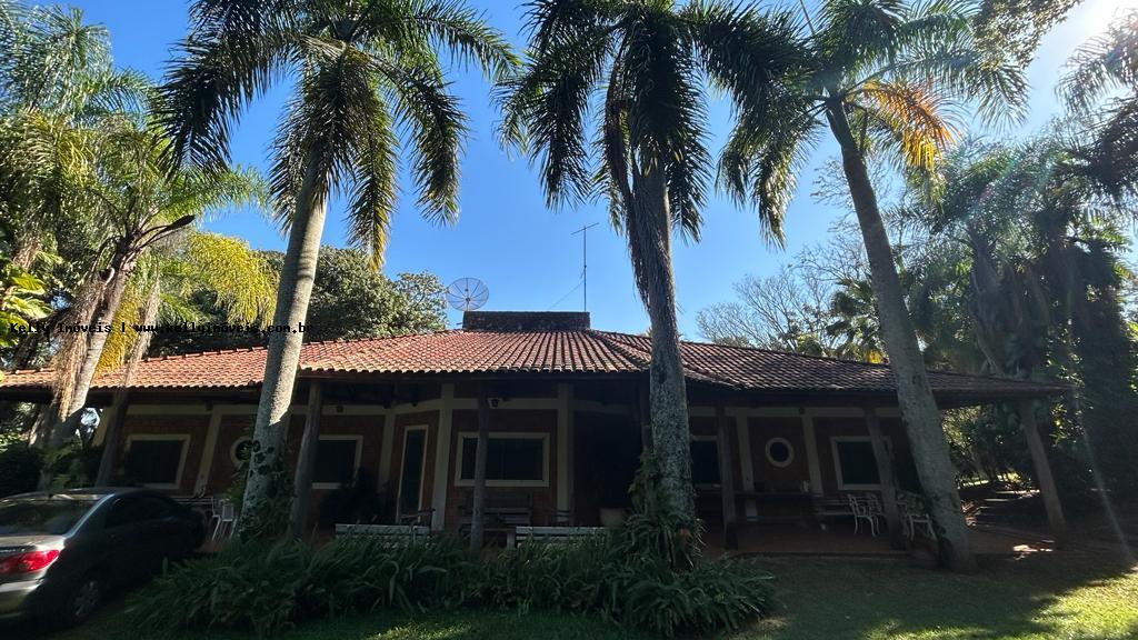 Chácara à venda com 3 quartos, 3037m² - Foto 1