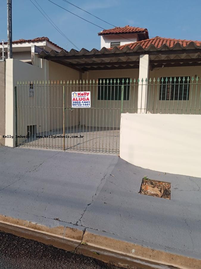 Casa à venda com 2 quartos, 87m² - Foto 1
