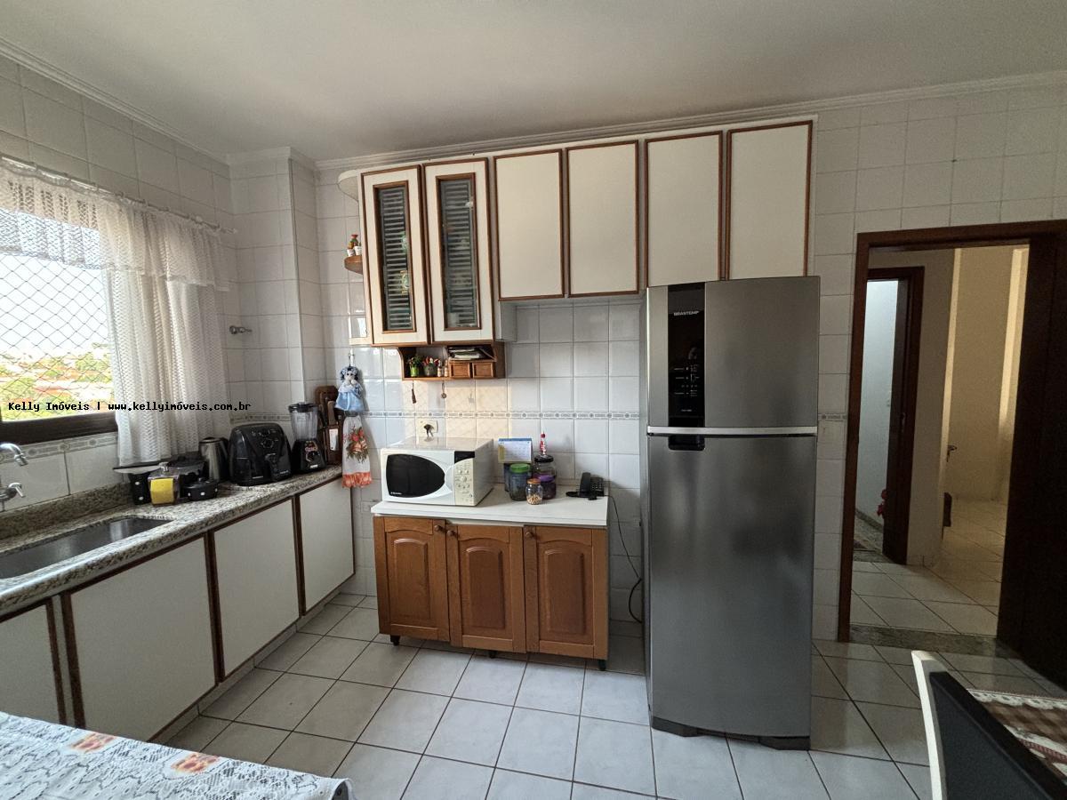 Apartamento, 3 quartos, 178 m² - Foto 2