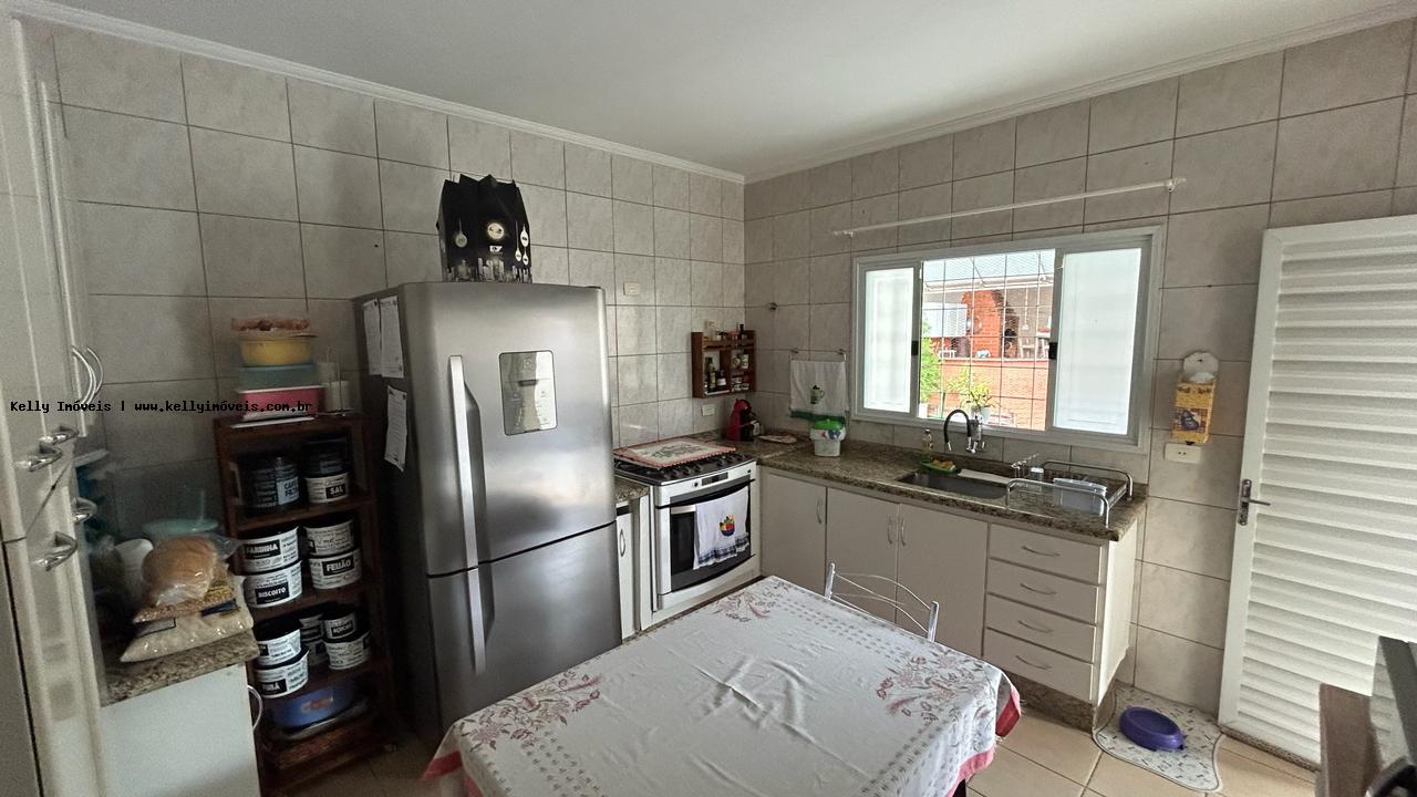 Casa, 3 quartos, 225 m² - Foto 4