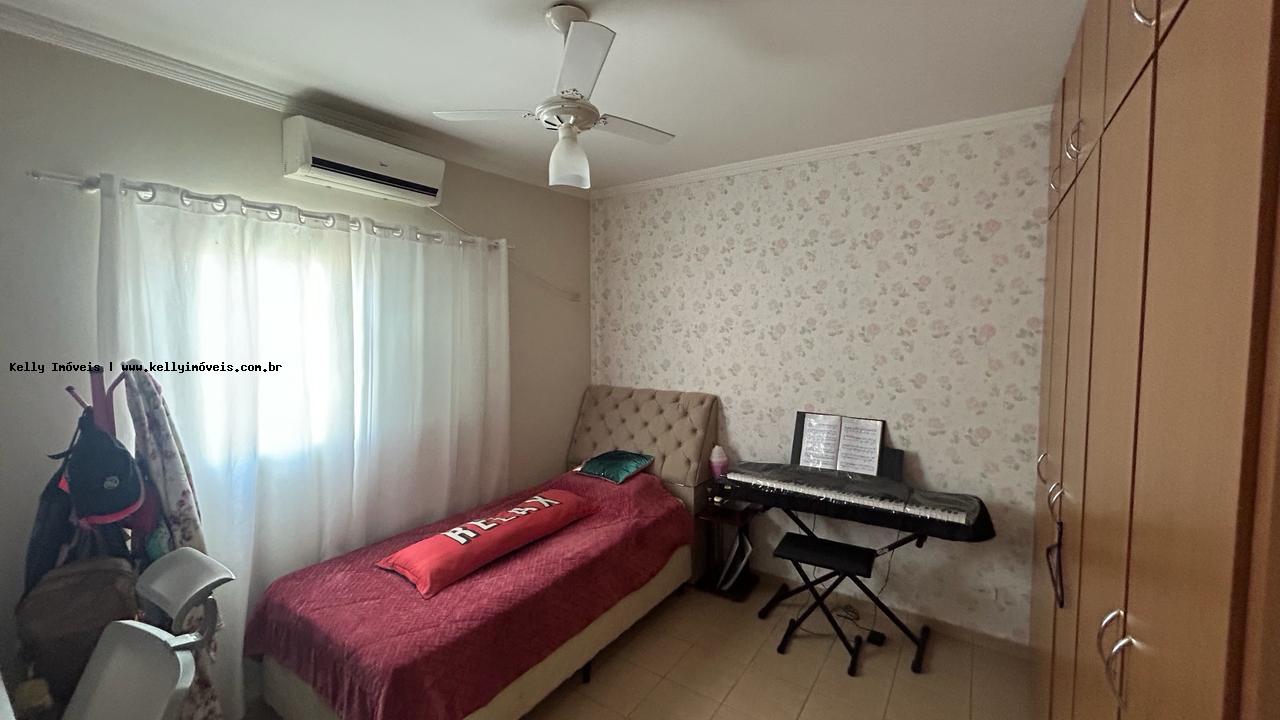 Casa, 3 quartos, 225 m² - Foto 13