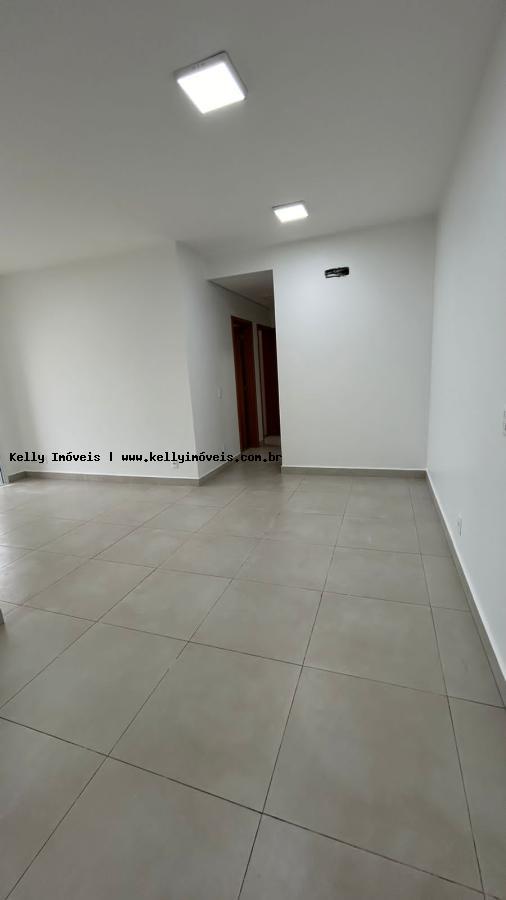 Apartamento para alugar com 3 quartos, 86m² - Foto 2