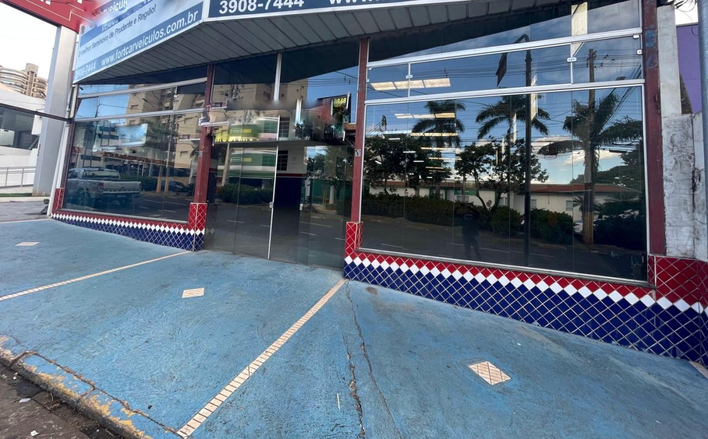 Prédio Inteiro para alugar, 650m² - Foto 1