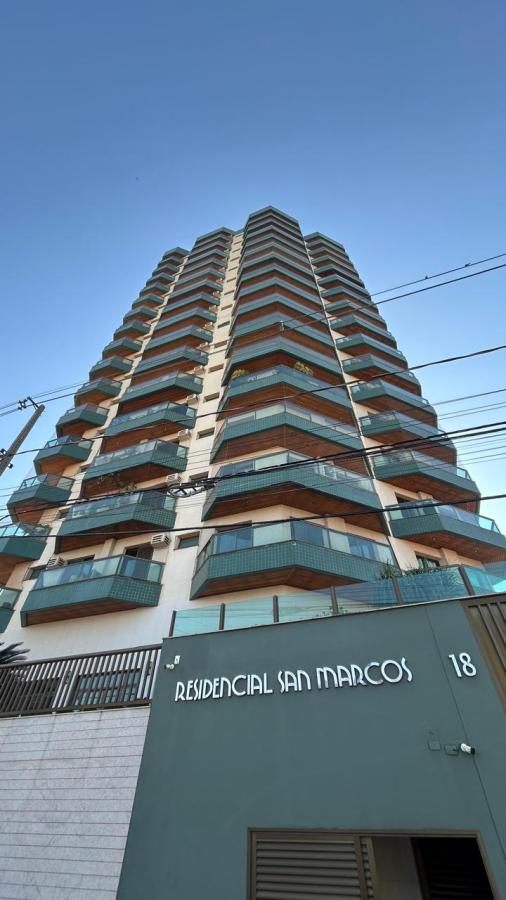 Apartamento à venda com 3 quartos, 210m² - Foto 1