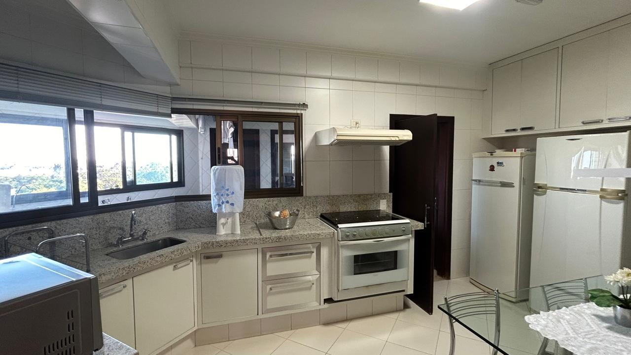 Apartamento à venda com 3 quartos, 210m² - Foto 11