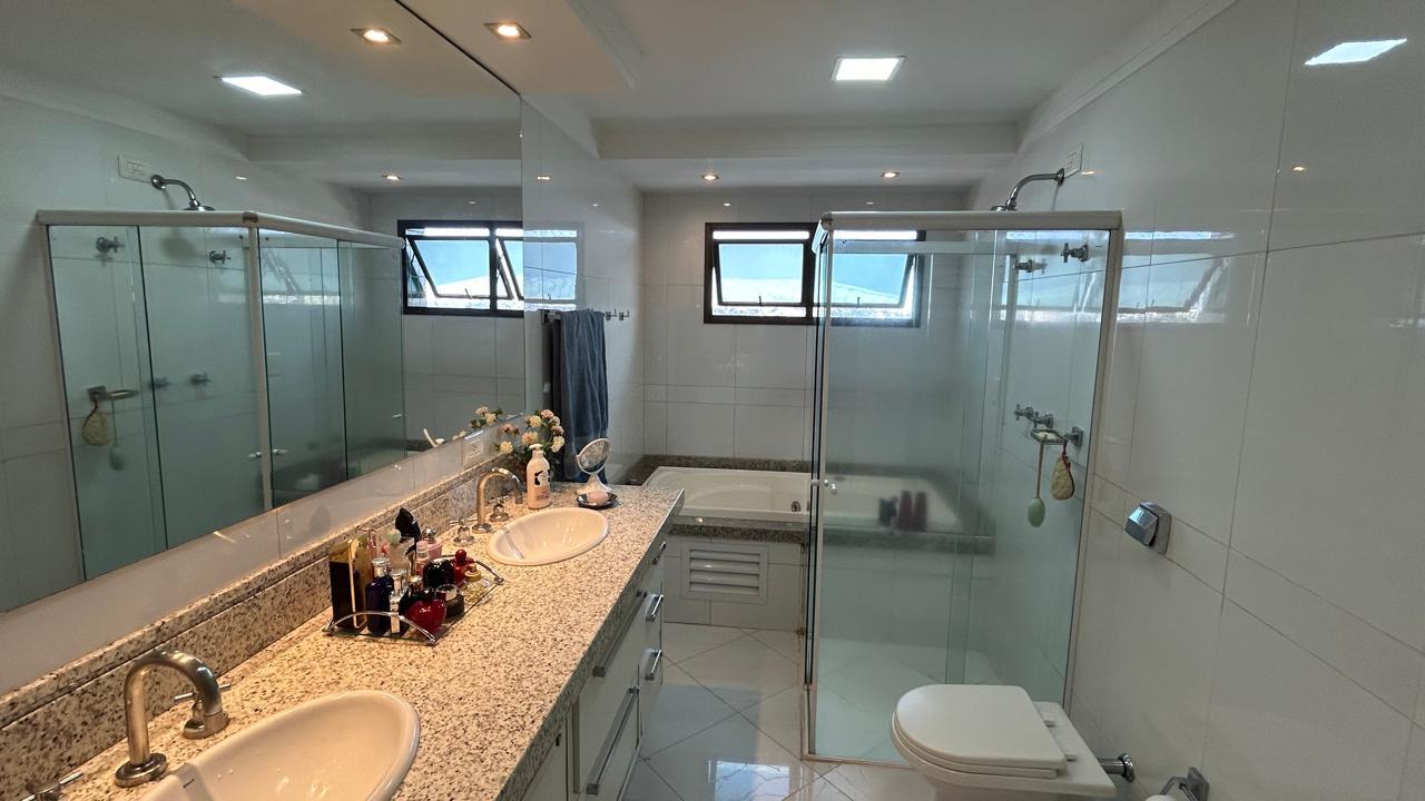 Apartamento à venda com 3 quartos, 210m² - Foto 19