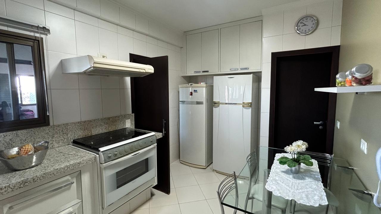 Apartamento à venda com 3 quartos, 210m² - Foto 30