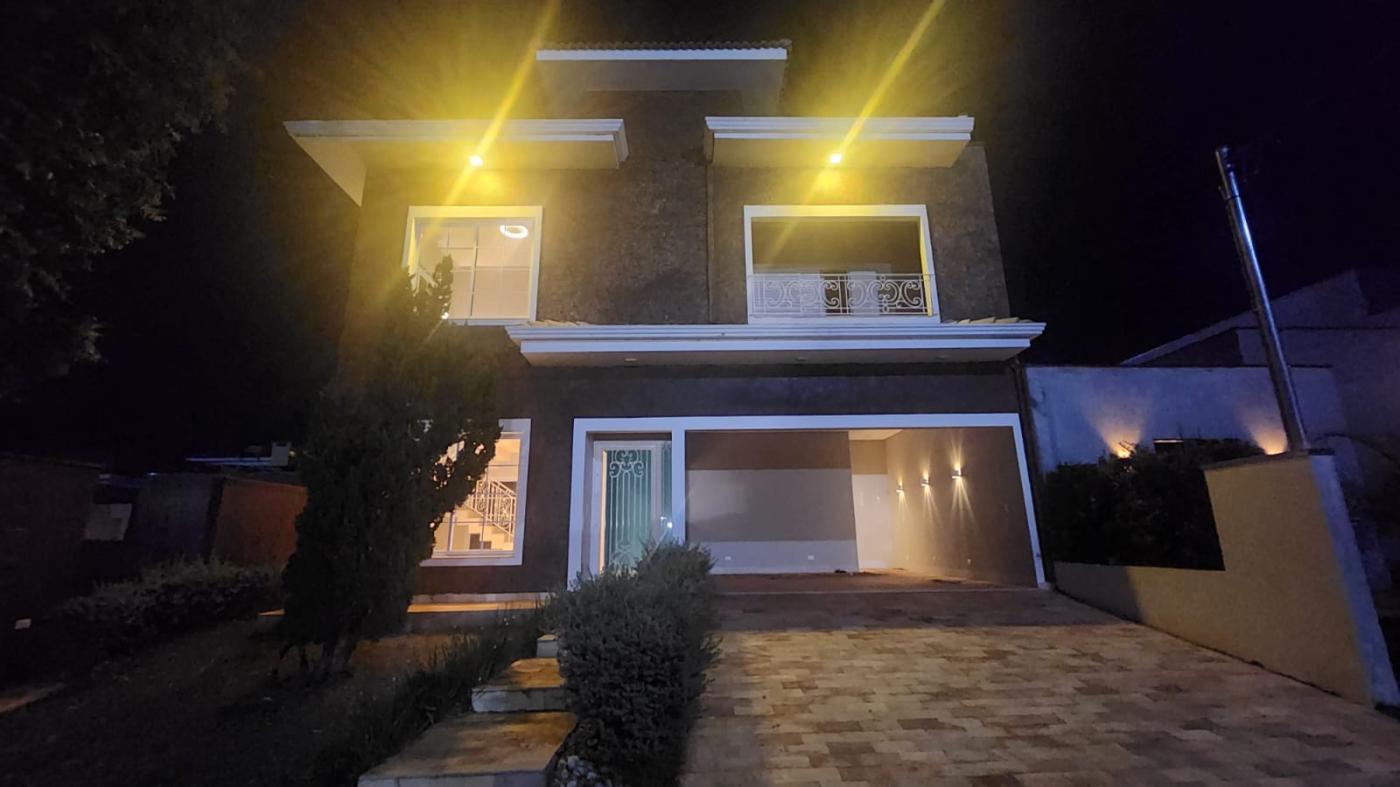 Casa de Condomínio à venda com 3 quartos, 240m² - Foto 3