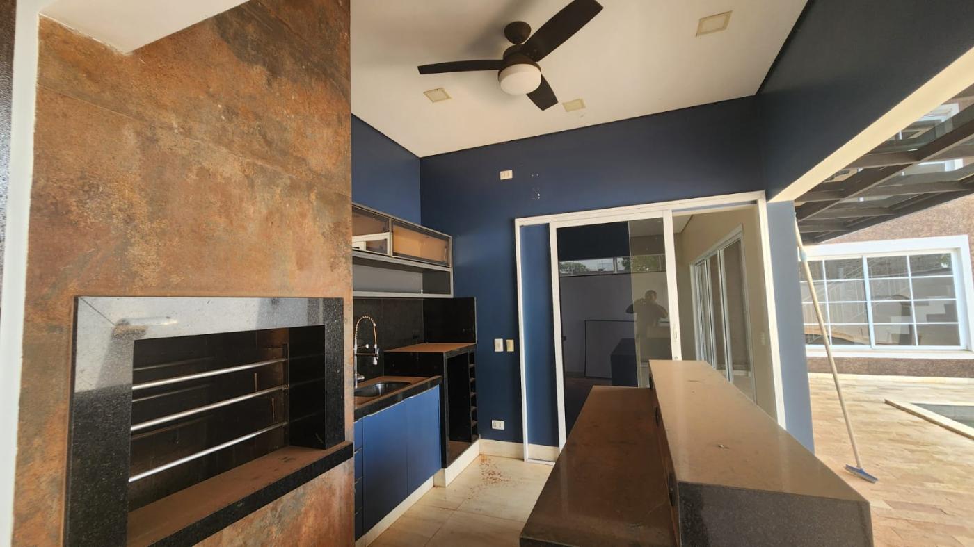 Casa de Condomínio para alugar com 3 quartos, 240m² - Foto 4