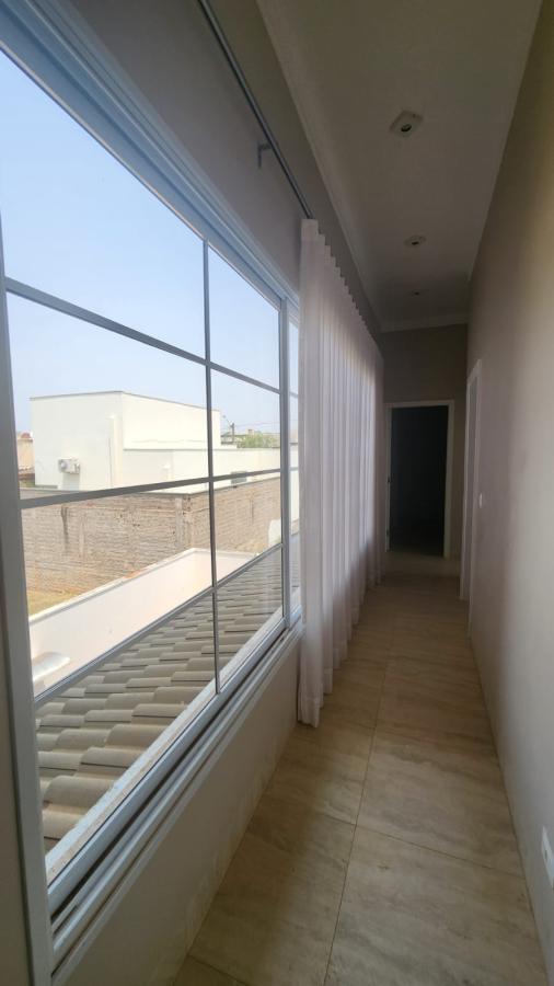 Casa de Condomínio para alugar com 3 quartos, 240m² - Foto 11