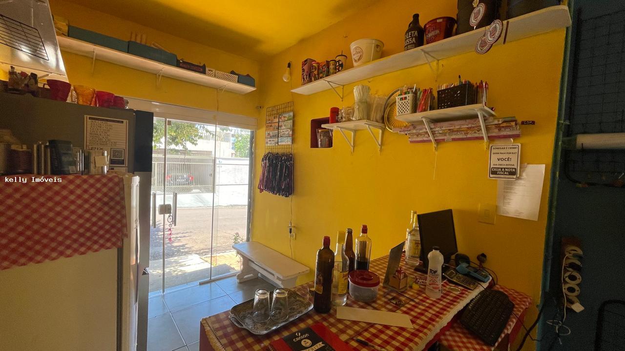 Casa à venda com 3 quartos, 252m² - Foto 2