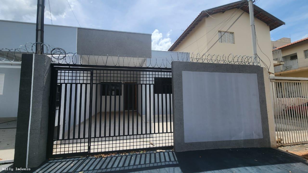Casa à venda com 2 quartos, 126m² - Foto 1
