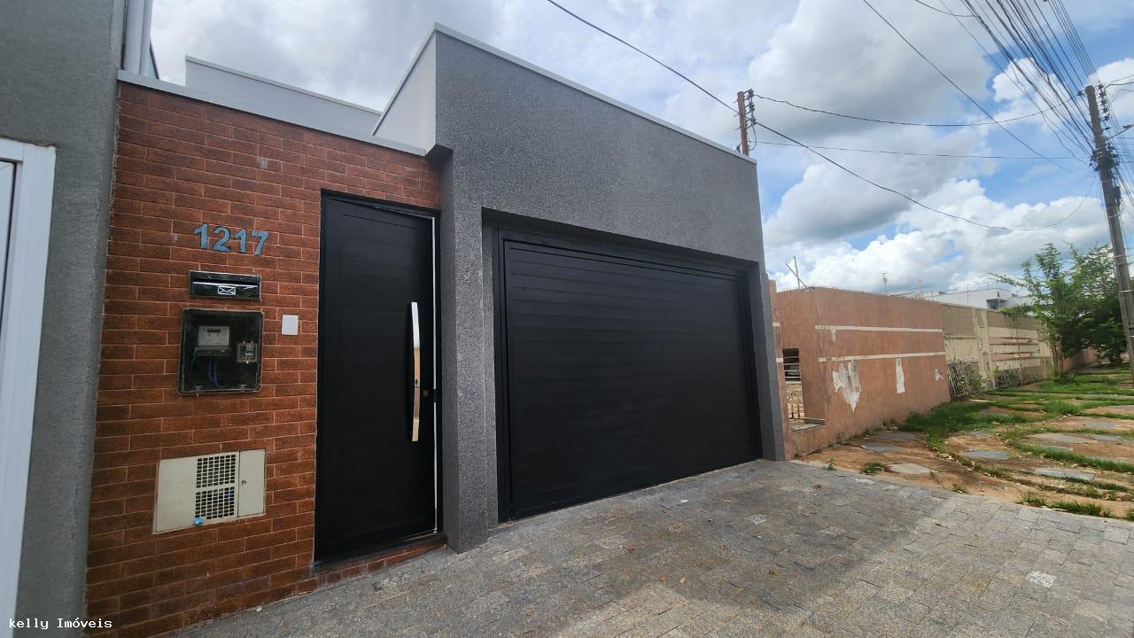 Casa à venda com 3 quartos, 150m² - Foto 1