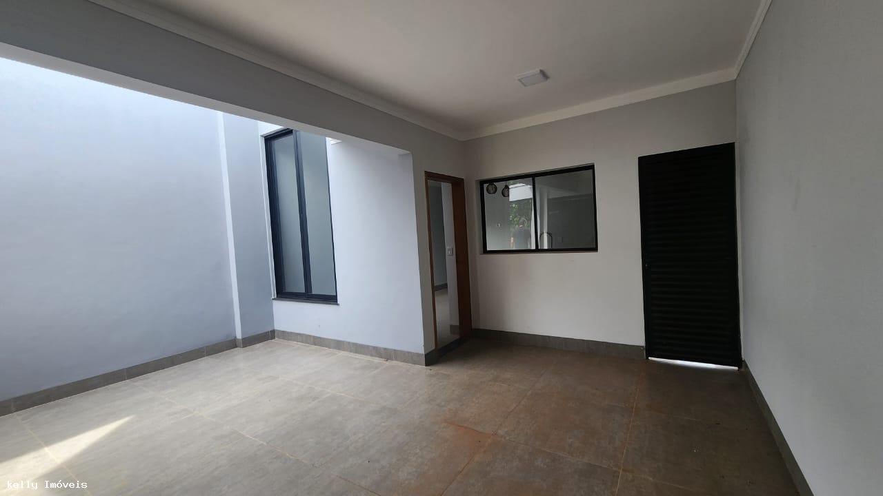 Casa à venda com 3 quartos, 150m² - Foto 2