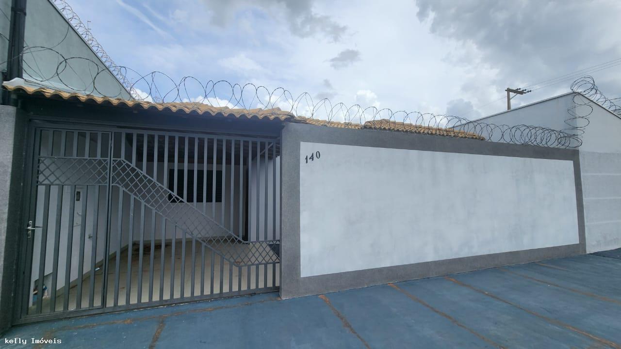Casa à venda com 3 quartos, 150m² - Foto 1