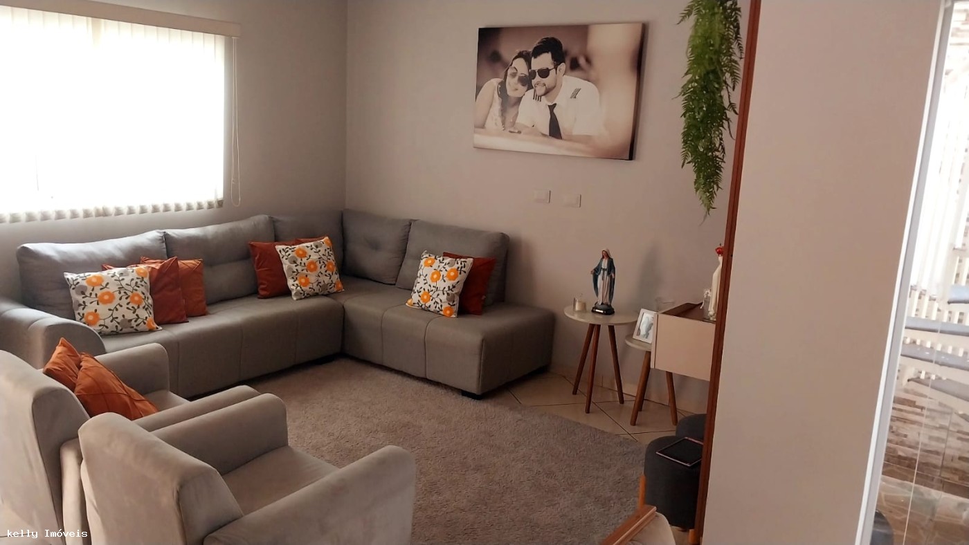 Casa à venda com 2 quartos, 128m² - Foto 2
