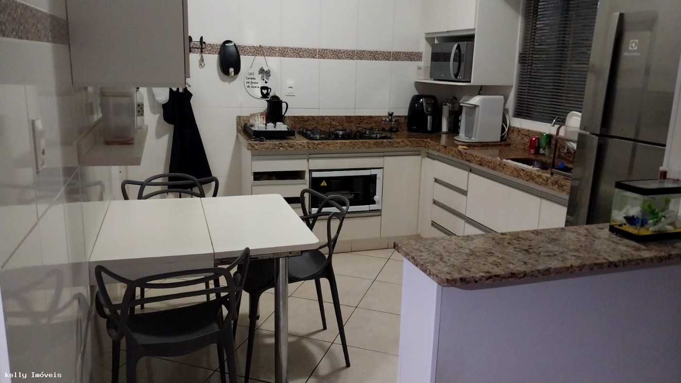 Casa à venda com 2 quartos, 128m² - Foto 3