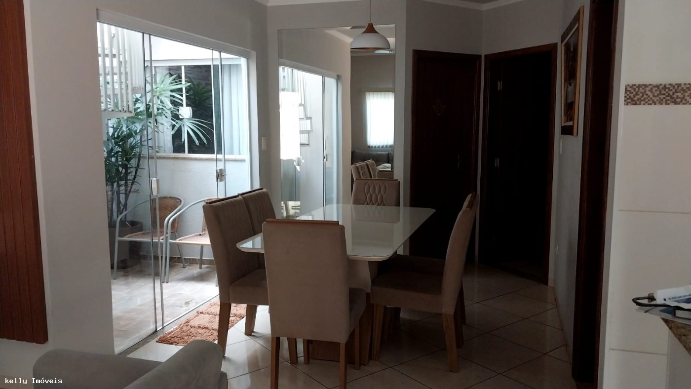 Casa à venda com 2 quartos, 128m² - Foto 11