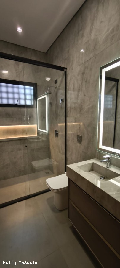 Casa de Condomínio à venda com 4 quartos, 245m² - Foto 2