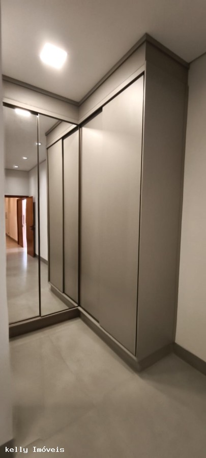 Casa de Condomínio à venda com 4 quartos, 245m² - Foto 4