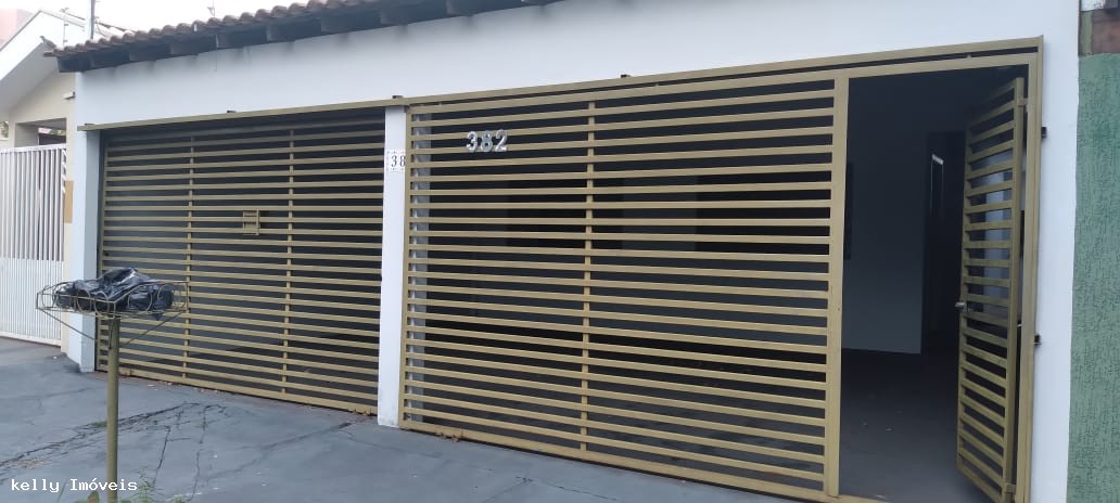 Casa para alugar com 3 quartos, 170m² - Foto 1