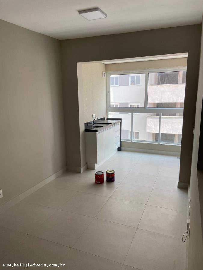 Apartamento à venda com 2 quartos, 61m² - Foto 2
