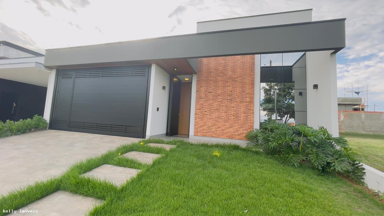 Casa de Condomínio à venda com 3 quartos, 252m² - Foto 2