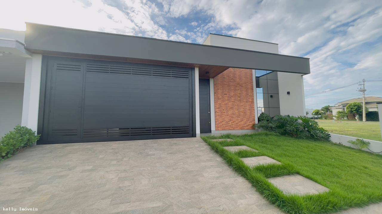 Casa de Condomínio à venda com 3 quartos, 252m² - Foto 1
