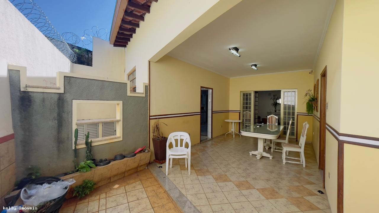 Casa, 4 quartos, 220 m² - Foto 1