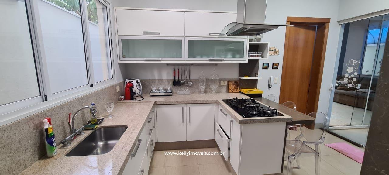 Casa de Condomínio para alugar com 4 quartos, 385m² - Foto 4