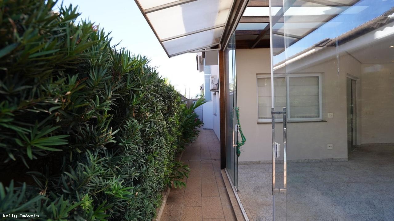 Casa de Condomínio à venda com 5 quartos, 300m² - Foto 3