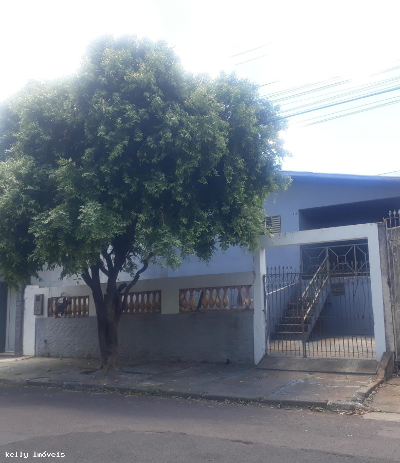 Casa à venda com 3 quartos, 95m² - Foto 1