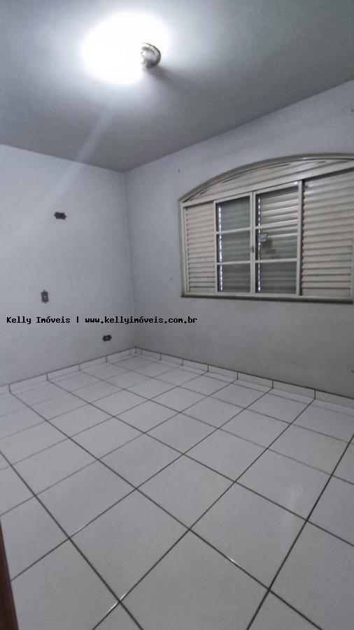 Casa para alugar com 4 quartos, 400m² - Foto 14