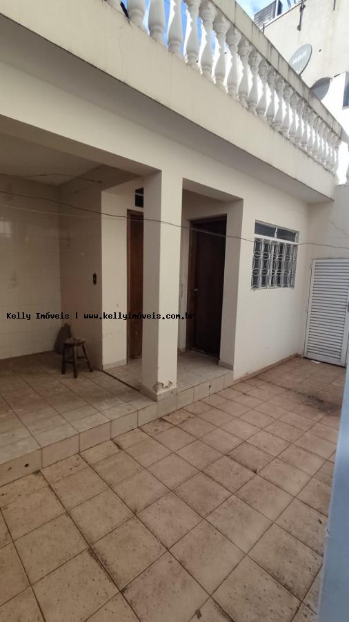 Casa para alugar com 4 quartos, 400m² - Foto 17