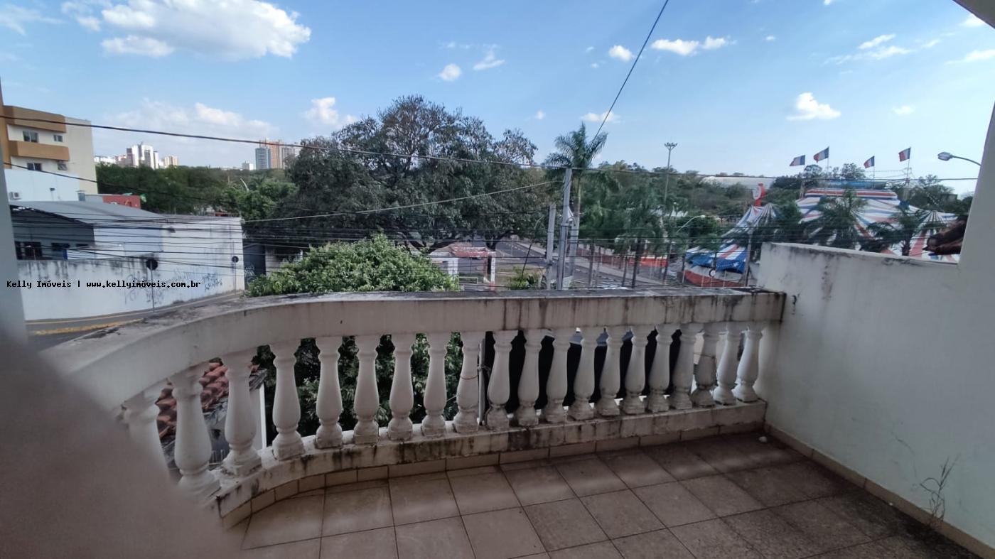 Casa para alugar com 4 quartos, 400m² - Foto 3