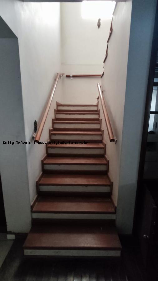 Casa para alugar com 4 quartos, 400m² - Foto 13