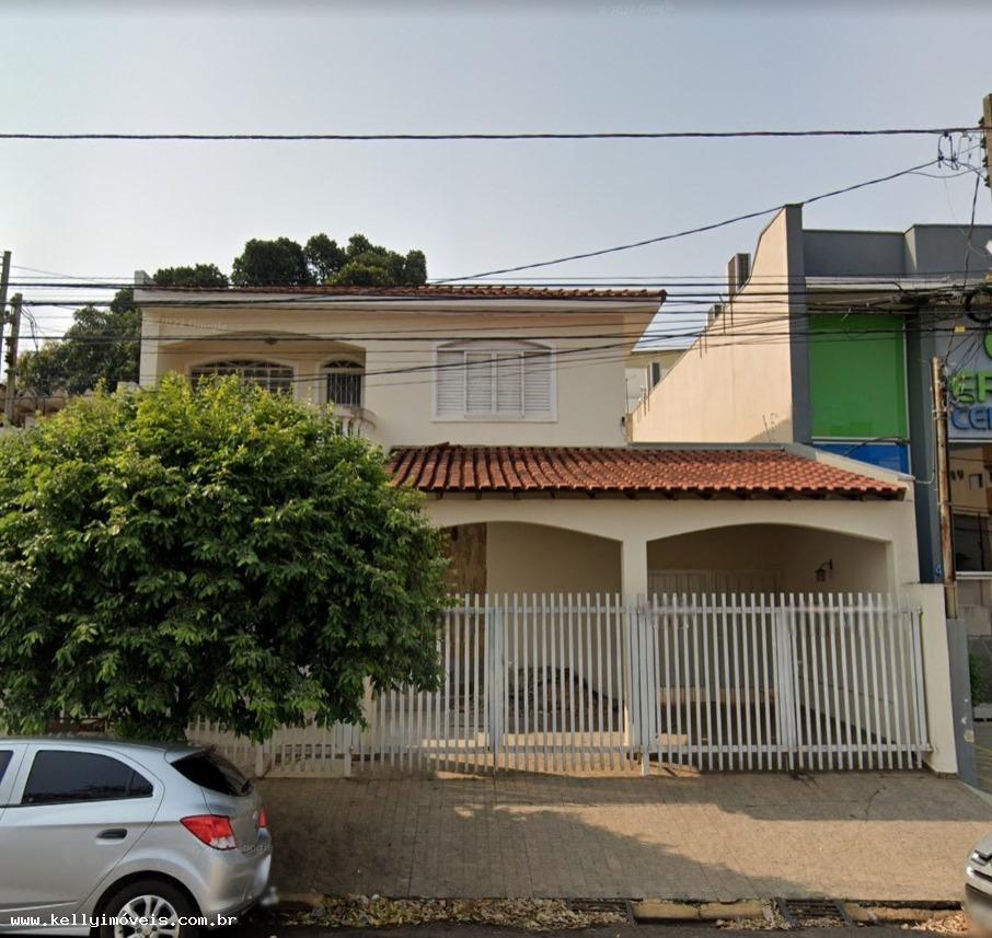 Casa para alugar com 4 quartos, 400m² - Foto 1