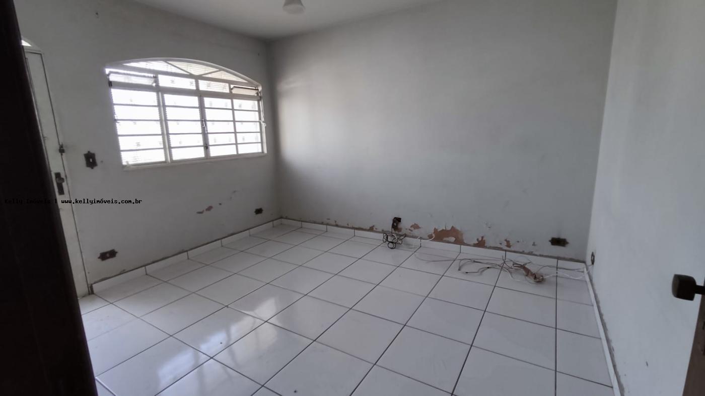 Casa para alugar com 4 quartos, 400m² - Foto 10