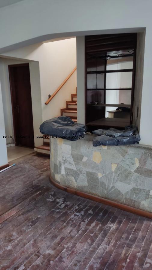 Casa para alugar com 4 quartos, 400m² - Foto 19