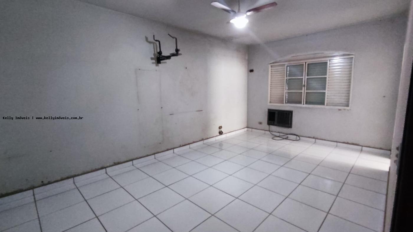 Casa para alugar com 4 quartos, 400m² - Foto 9