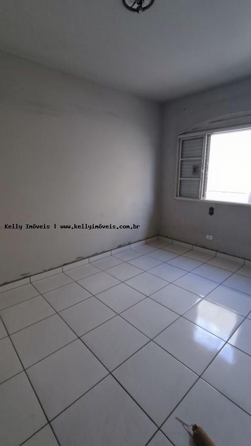 Casa para alugar com 4 quartos, 400m² - Foto 11