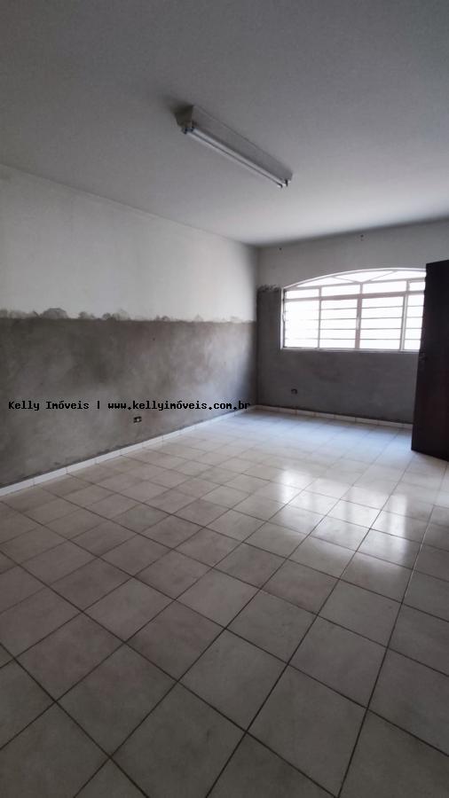 Casa para alugar com 4 quartos, 400m² - Foto 20